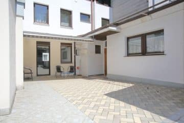 ++Stadthaus punktet durch seine LAGE++ 150 m², 7 Räume, neuwertige Küche, Garten und Sonnenterrasse - Rückansicht