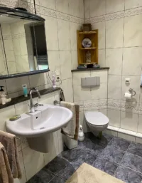 Badezimmer Ansicht 1
