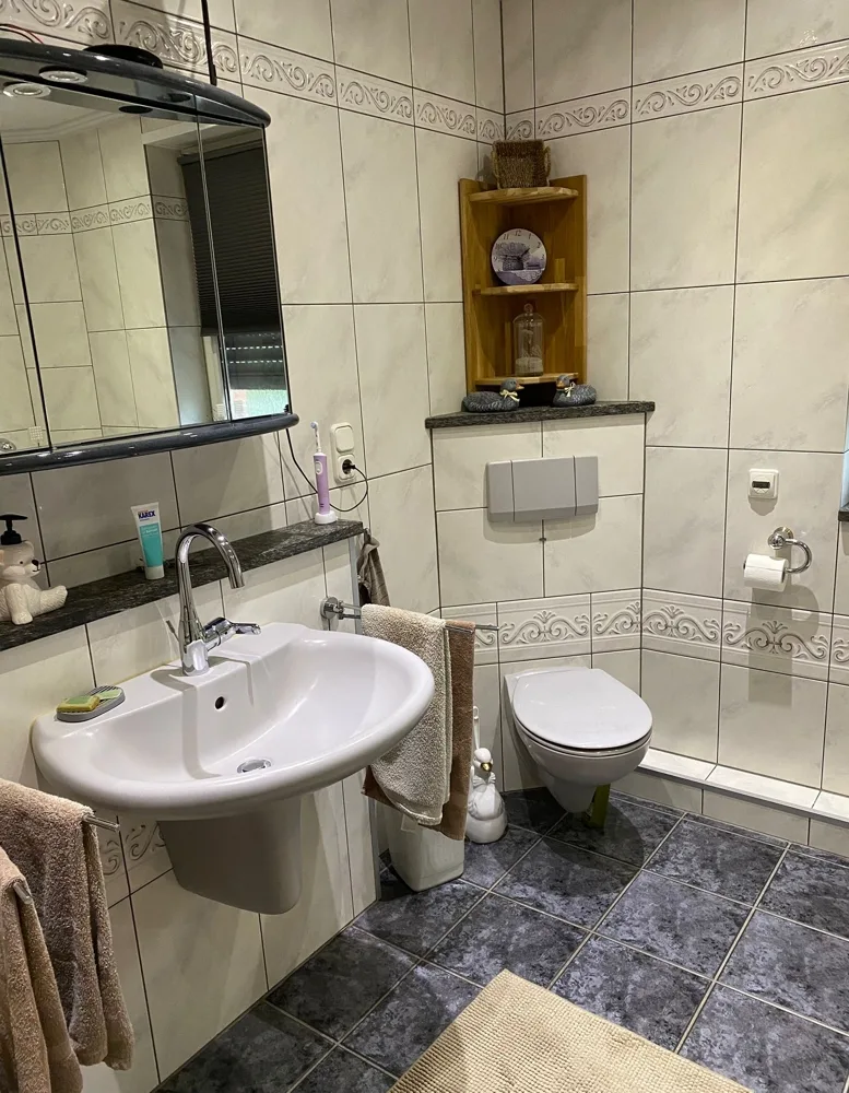 Badezimmer Ansicht 1