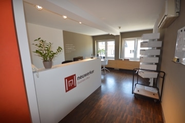 Empfang - 31,5 m² großer Büroraum mit inkludierten Serviceleistungen im NEUWERKER Business Office zu vermieten