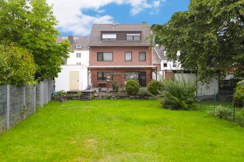 Ein Haus, viele Möglichkeiten! Generationenwohnen + Wohnen und Arbeiten unter einem Dach möglich!, 41068 Mönchengladbach, Zweifamilienhaus