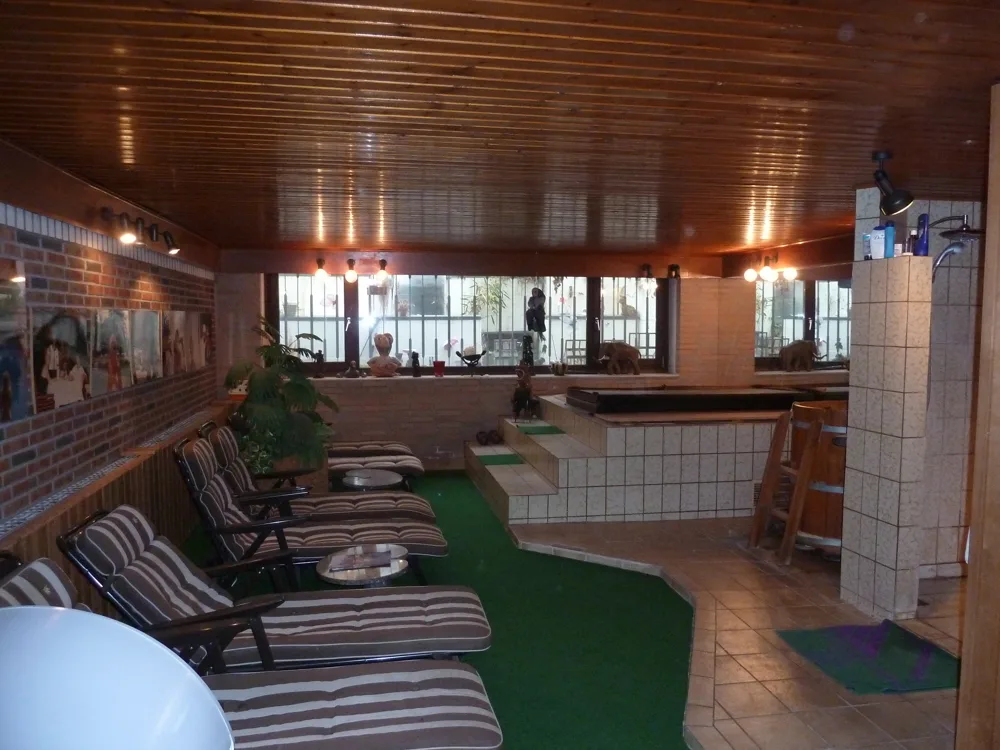Saunabereich mit Whirlpool