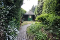 Weg zum Pavillon