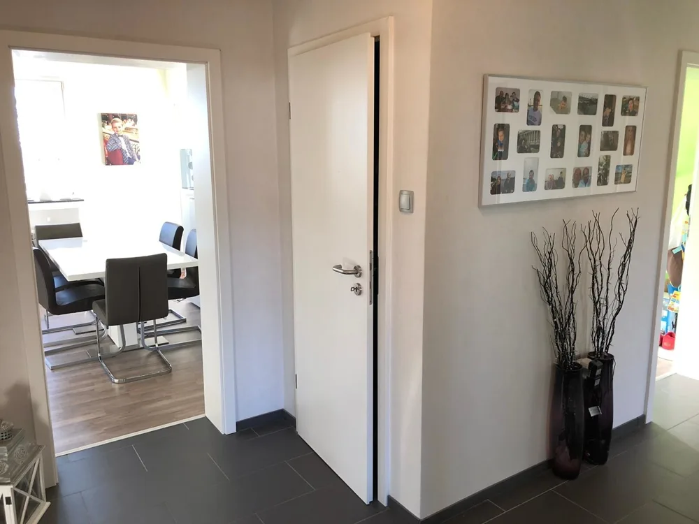 Diele mit Blick ins Wohnzimmer