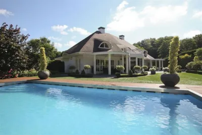 Leben Sie Ihren Traum! Traumhafte Luxus-Villa mit Pool + Doppelgarage Nähe Aachen!, 6371 EA Landgraaf (Niederlande), Villa