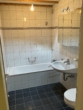 Badezimmer mit Wanne - Familienfreundlicher Bungalow mit Garage in Mönchengladbach – Venn zu verkaufen