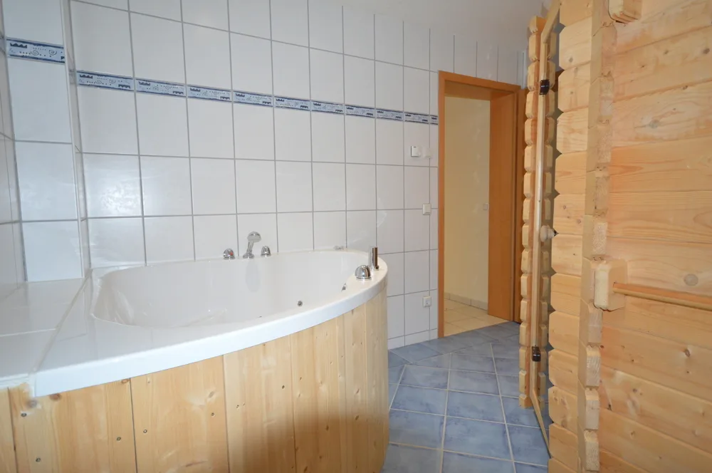Sauna und Whirlpool
