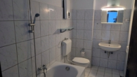 Bad - Charmante 3,5-Zimmer-Dachgeschosswohnung mit Balkon & Gartennutzung in Odenkirchen