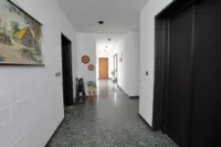 Flur zur Wohnungseingangstür