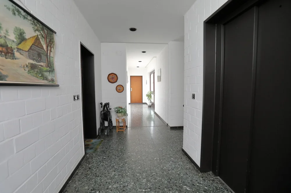 Flur zur Wohnungseingangstür