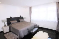 Zimmer 1 OG