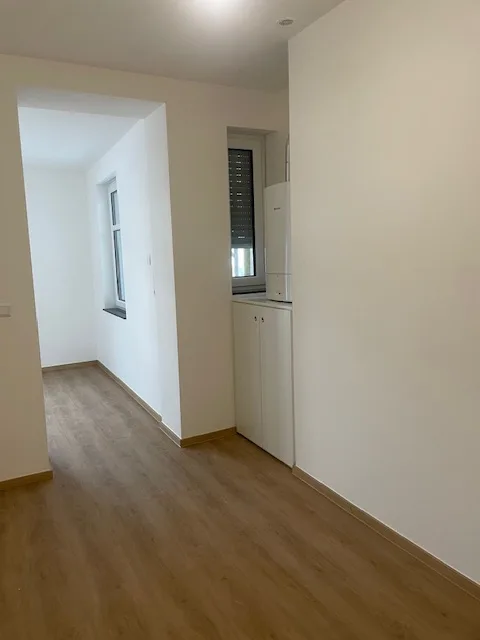 Küche mit Blick in den Essbereich