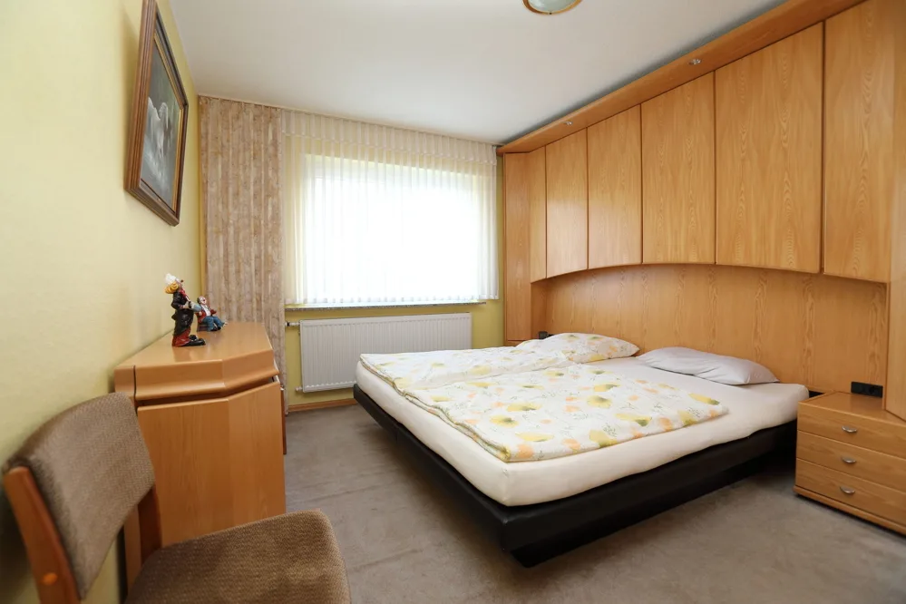 Schlafzimmer 1