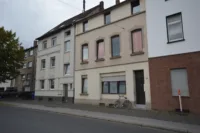 Straßenfront