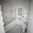 Badezimmer - Modernisierte 2-Zimmer-Wohnung mit Aufzug in ruhige Lage von Kempen.