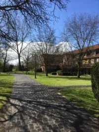 Blick auf die Wohnanlage - vorderer Bereich