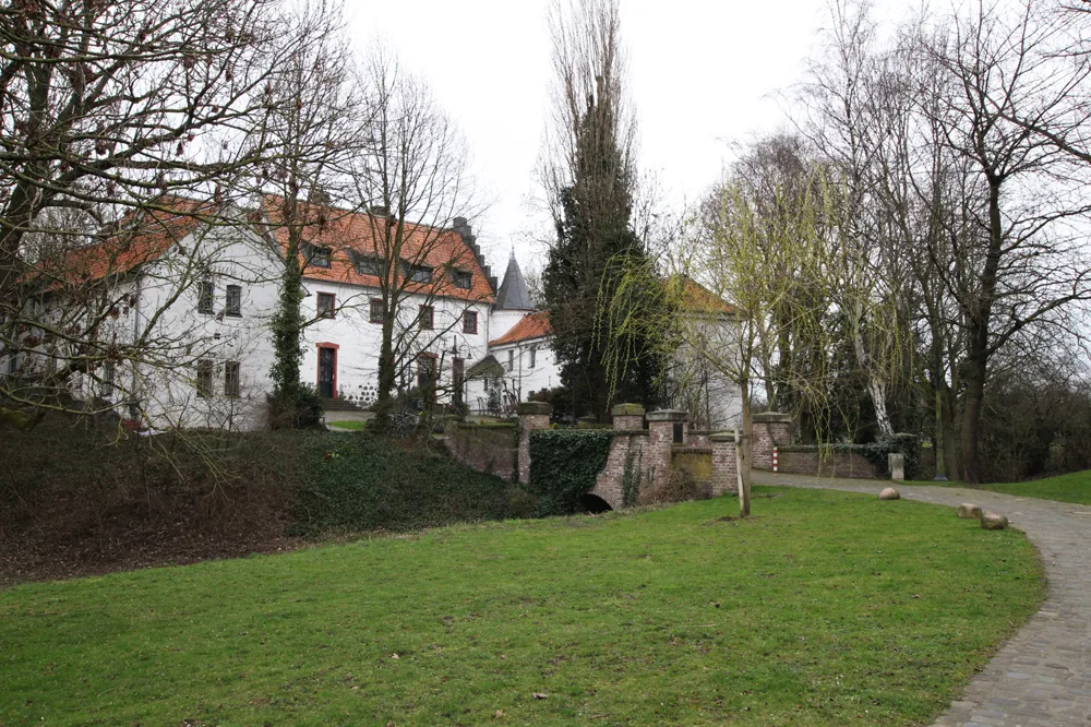 ehemalige Wasserburg Haus Rath