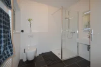 Bad mit bodengleicher Dusche