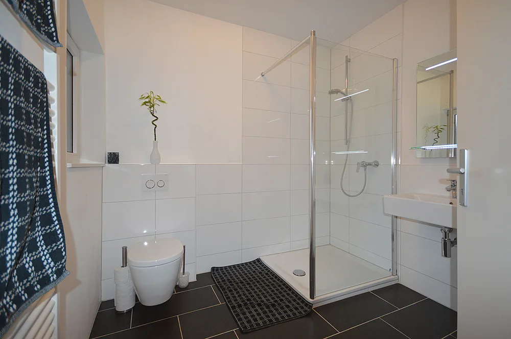 Bad mit bodengleicher Dusche