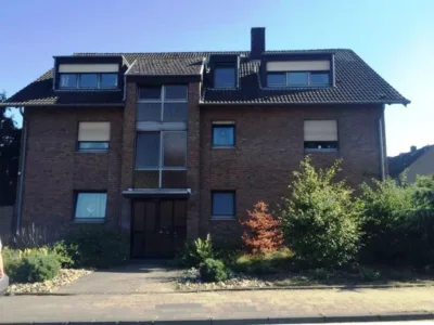 Solides und wertbeständiges 6-Familienhaus + 5 Garagen und 1 Stellplatz – Bj 1984 … 5,41 % Rendite, 41749 Viersen / Süchteln, Mehrfamilienhaus