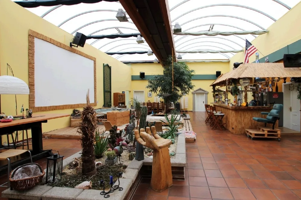 Bar ... Wohnhalle
