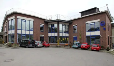 Repräsentatives WGH auf ca. 1.800 m² Grund. 1.300 m² vermietete Gewerbefläche, 680 m² Wohnfläche, 41238 Mönchengladbach, Wohn- und Geschäftshaus