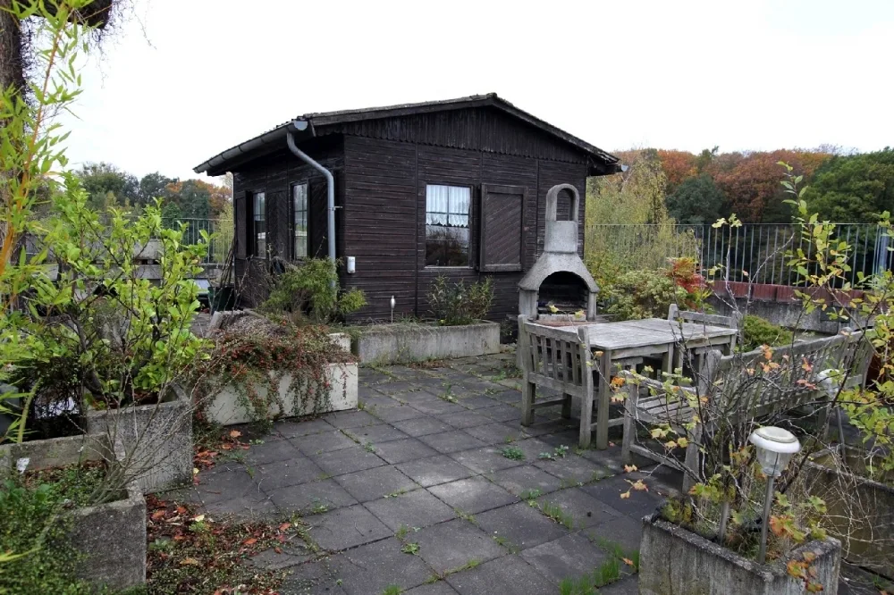 Dachterrasse mit Gartenhaus