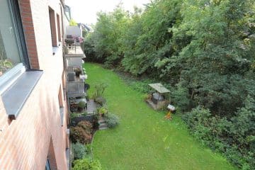 Attraktive Kapitalanlage - TOP gepflegtes 6-Familienhaus mit 10 Garagen und Ausbaureserve! - Gemeinschaftsgarten
