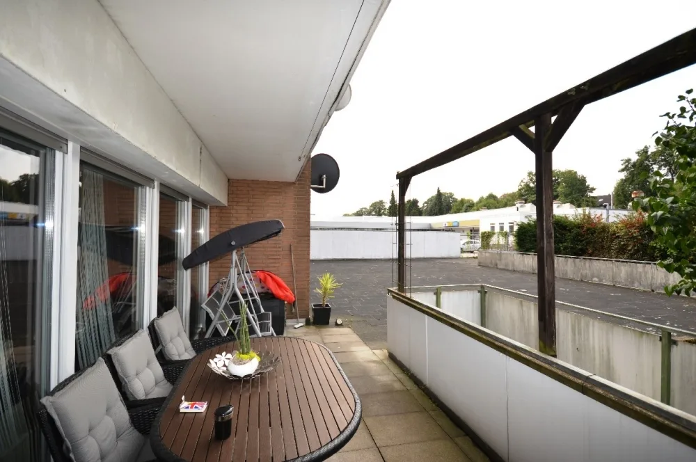 Terrasse mit Blick auf den Hofbereich