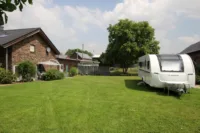 Garten und Nebenterrasse