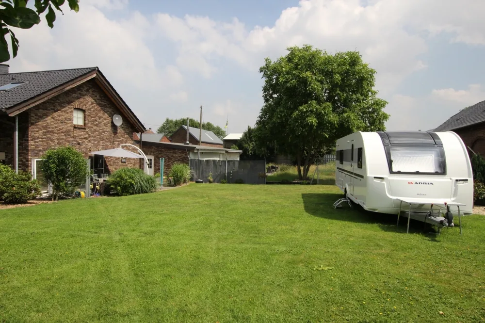 Garten und Nebenterrasse