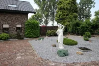 vor dem Haus