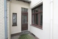 Seiteneingang Gewerbeeinheit  vorne