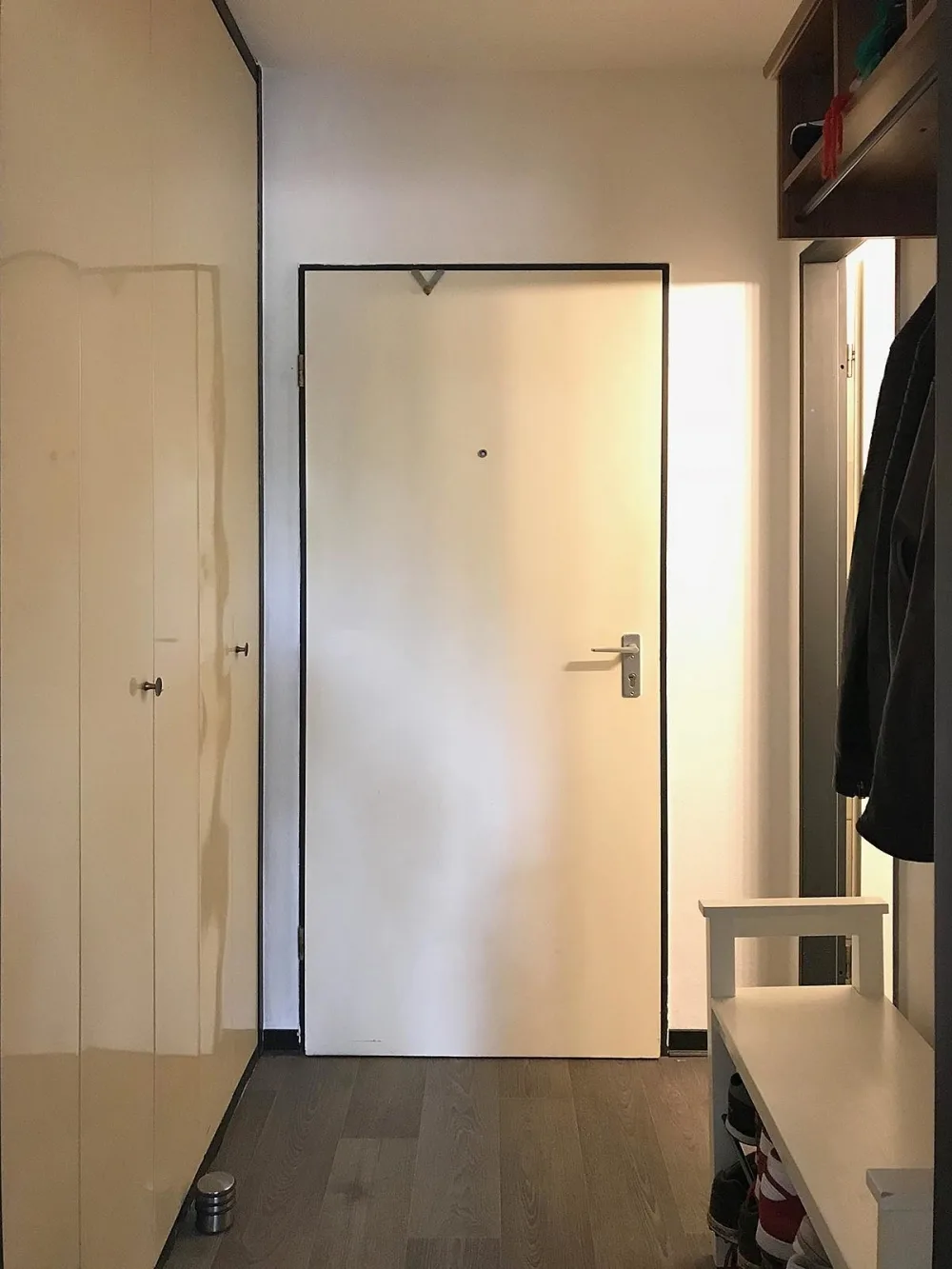 Flur mit Wandschrank