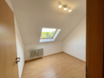 Schlafzimmer - Für Selbstrenovierer. Materialkostenzuschuss vom Vermieter. Gestalten Sie nach Ihren Wünschen.