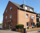 Hausansicht - 84 m² große Erdgeschosswohnung mit großer Sonnenterrasse und modernem Duschbad