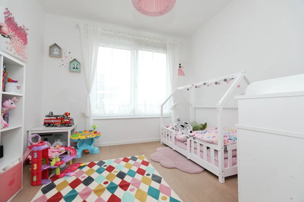 Kinder-/Arbeitszimmer
