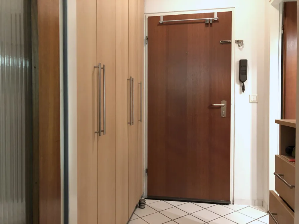 Flur mit Wandschrank