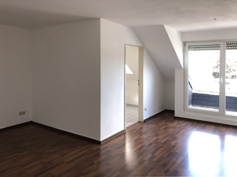 Wohnzimmer_2 - +++ TRAUMHAFTE WOHNUNG für SINGLE oder PÄRCHEN+++ Balkon, Stellplatz und Ausbaureserve+++