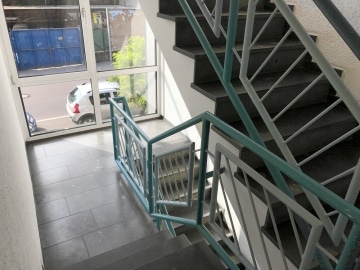 Treppenhaus - +++ TRAUMHAFTE WOHNUNG für SINGLE oder PÄRCHEN+++ Balkon, Stellplatz und Ausbaureserve+++