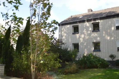 Haus sucht Handwerker – Doppelhaushälfte mit Potential, 41066 Mönchengladbach, Einfamilienhaus