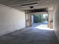 übergroße Garage von innen