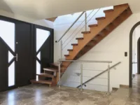 Diele mit Naturstein