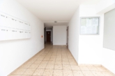Hausflur - Kapitalanlage oder Zuhause: Attraktive 2-Zimmer-Wohnung mit Loggia in top gepflegter Wohnresidenz
