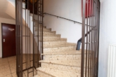 Treppenhaus Foto 2 - Kapitalanlage oder Zuhause: Attraktive 2-Zimmer-Wohnung mit Loggia in top gepflegter Wohnresidenz