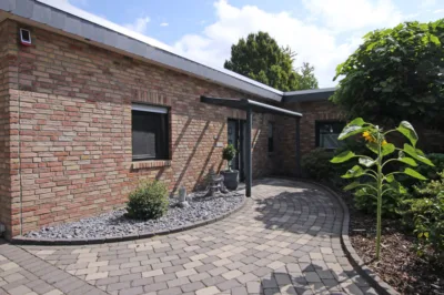 Willkommen Zuhause – neuwertiger Bungalow mit traumhaftem Grundstück, 41179 Mönchengladbach, Bungalow