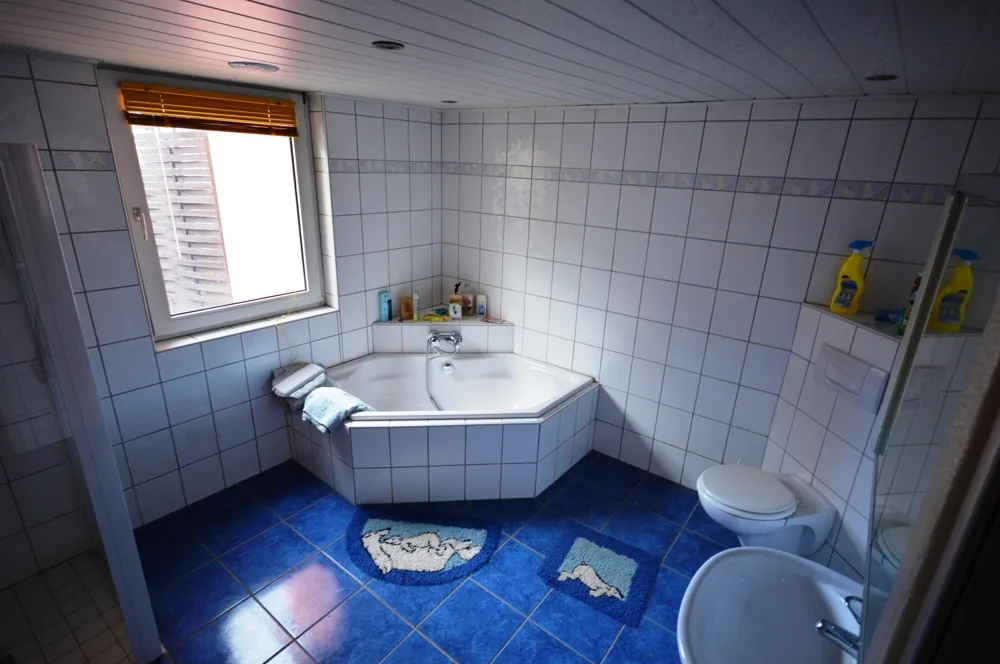 Bad mit Dusche EG