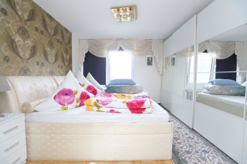 Selbstnutzung! Helle 3-Zimmerwohnung mit großem Sonnenbalkon und TG-SP in Kaarst! - Schlafzimmer 1