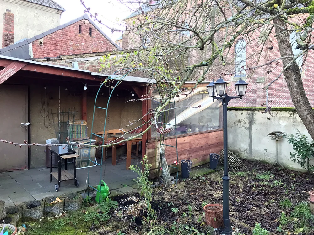 ... mit überdachter Terrasse