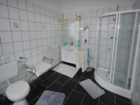 ... modernisiertem Bad en suite ...